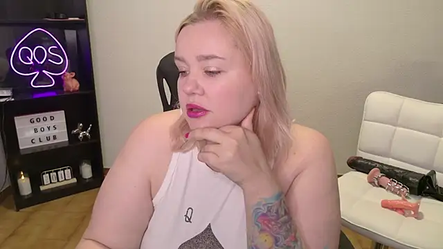 Snapshot of MargotGrey chatting on June 2, 8:05 am MargotGrey online show from June 2, 8:05 am