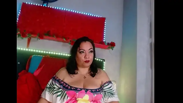 Snapshot of -helen chatting on December 10, 6:28 pm -helen online show from December 10, 6:28 pm