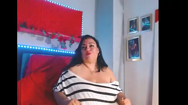 Snapshot of -helen chatting on December 18, 1:15 am -helen online show from December 18, 1:15 am