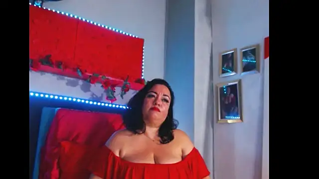 Snapshot of -helen chatting on December 19, 5:29 am -helen online show from December 19, 5:29 am