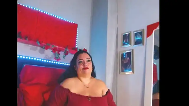 Snapshot of -helen chatting on December 20, 2:41 am -helen online show from December 20, 2:41 am