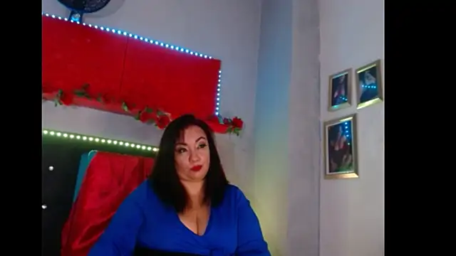 Snapshot of -helen chatting on January 15, 1:02 am -helen online show from January 15, 1:02 am