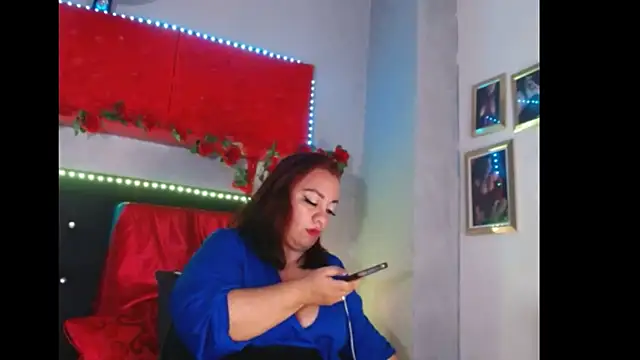 Snapshot of -helen chatting on January 21, 8:32 pm -helen online show from January 21, 8:32 pm