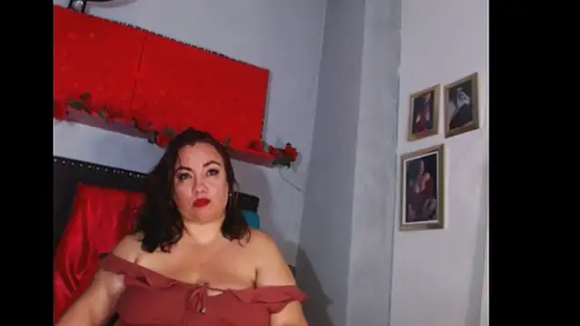 Snapshot of -helen chatting on February 7, 8:55 am -helen online show from February 7, 8:55 am