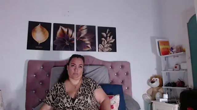 Snapshot of -helen chatting on September 24, 8:12 pm -helen online show from September 24, 8:12 pm