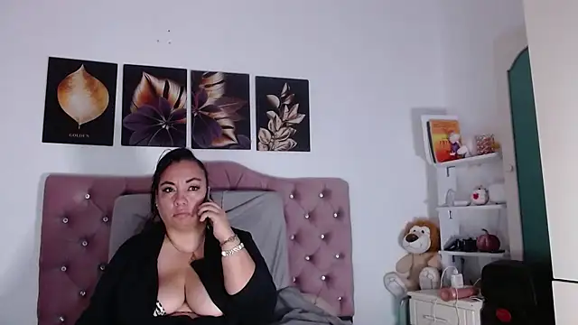 Snapshot of -helen chatting on October 9, 7:23 pm -helen online show from October 9, 7:23 pm