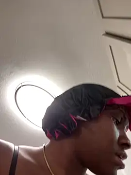 Snapshot of Foreignthababyy chatting on April 6, 5:52 am Foreignthababyy online show from April 6, 5:52 am