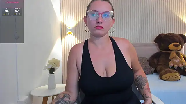 Snapshot of halaaa_1 chatting on July 10, 12:19 pm halaaa 1 online show from July 10, 12:19 pm