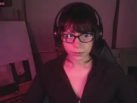 Snapshot of alien__show chatting on April 21, 4:30 am alien show online show from April 21, 4:30 am