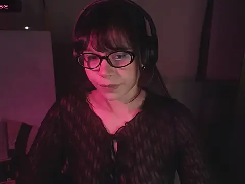 Snapshot of alien__show chatting on April 23, 4:24 am alien show online show from April 23, 4:24 am