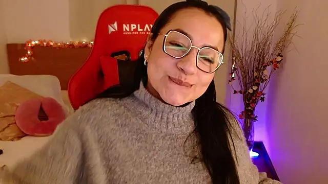 lucy luu  online show from December 4, 11:35 pm