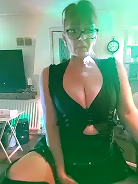 Snapshot of COUPLE4VOYEUR01 chatting on February 1, 7:55 pm COUPLE4VOYEUR01 online show from February 1, 7:55 pm