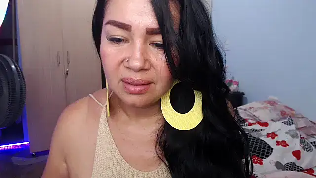 Snapshot of RUBII-ADAMS chatting on May 21, 2:57 pm RUBII-ADAMS online show from May 21, 2:57 pm