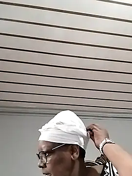 Snapshot of SEXYBOOBSNASS chatting on October 5, 3:54 pm SEXYBOOBSNASS online show from October 5, 3:54 pm