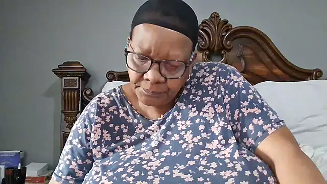 Snapshot of SEXYBOOBSNASS chatting on October 10, 4:11 am SEXYBOOBSNASS online show from October 10, 4:11 am