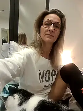 Snapshot of dancing_sexy_doll chatting on October 21, 7:47 pm dancing sexy doll online show from October 21, 7:47 pm