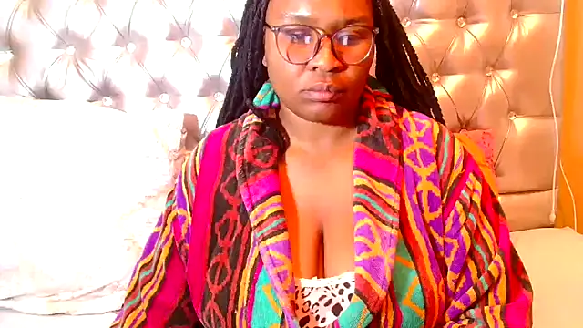 Snapshot of missboobsxx chatting on May 8, 12:43 pm missboobsxx online show from May 8, 12:43 pm