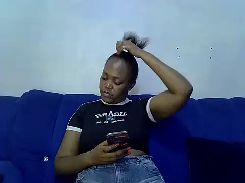 Snapshot of Spice202 chatting on October 13, 8:03 am Spice202 online show from October 13, 8:03 am