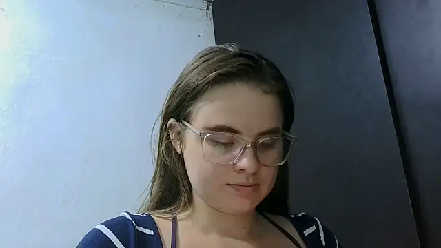 Snapshot of HellenMiyer1111 chatting on June 10, 3:44 pm HellenMiyer1111 online show from June 10, 3:44 pm