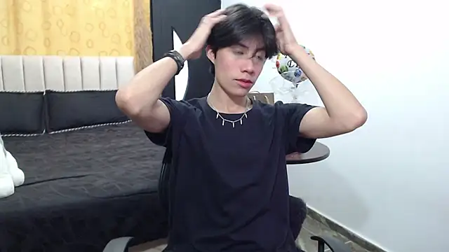 Snapshot of Elio-cam chatting on January 4, 2:25 pm Elio-cam online show from January 4, 2:25 pm