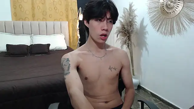 Snapshot of Elio-cam chatting on October 15, 7:19 am Elio-cam online show from October 15, 7:19 am