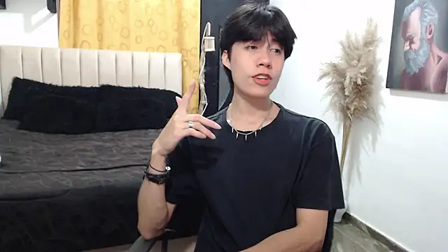 Snapshot of Elio-cam chatting on May 8, 1:11 am Elio-cam online show from May 8, 1:11 am