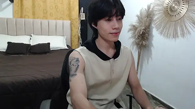 Snapshot of Elio-cam chatting on June 7, 5:22 am Elio-cam online show from June 7, 5:22 am