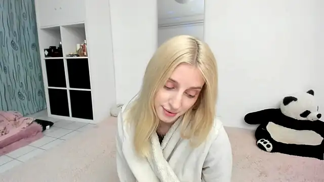 Snapshot of KenzieDawton chatting on May 23, 5:06 pm KenzieDawton online show from May 23, 5:06 pm