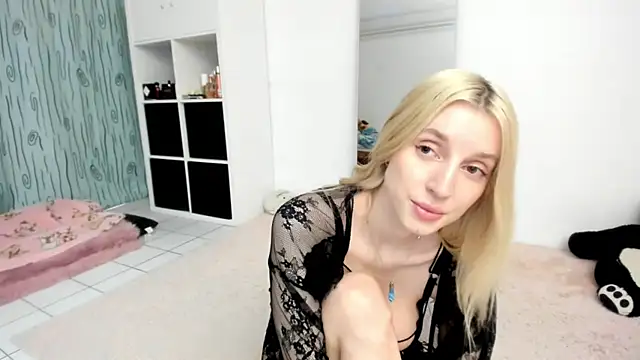 Snapshot of KenzieDawton chatting on June 7, 12:31 pm KenzieDawton online show from June 7, 12:31 pm