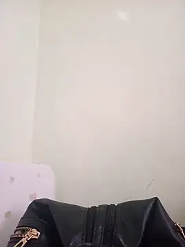 Snapshot of sua_sub_ chatting on May 4, 11:17 am sua sub online show from May 4, 11:17 am