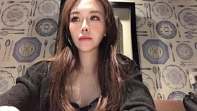 Snapshot of Tw_Zoella chatting on December 3, 6:04 am Tw Zoella online show from December 3, 6:04 am