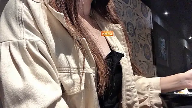 Snapshot of Tw_Zoella chatting on December 4, 4:21 am Tw Zoella online show from December 4, 4:21 am