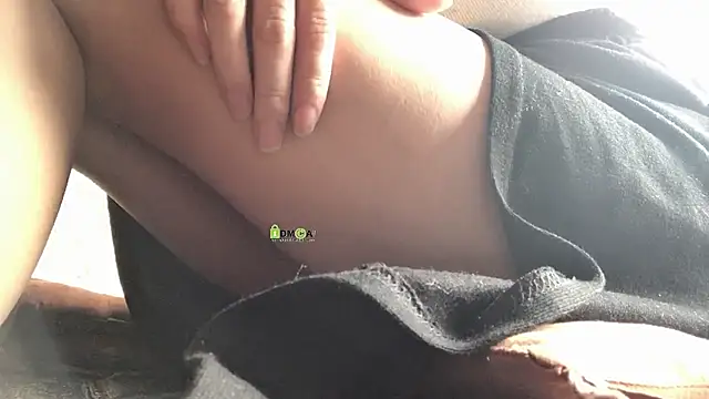 Snapshot of Tw_Zoella chatting on December 24, 6:11 am Tw Zoella online show from December 24, 6:11 am