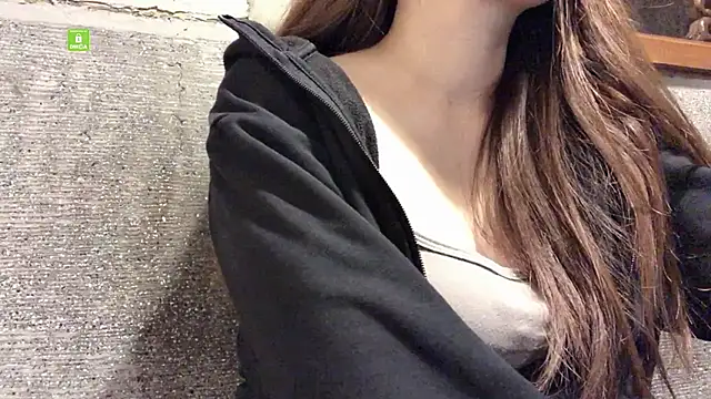 Snapshot of Tw_Zoella chatting on January 14, 7:27 am Tw Zoella online show from January 14, 7:27 am