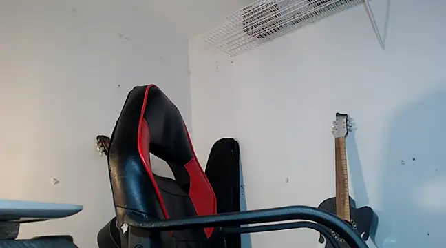 Snapshot of dann_hill chatting on January 13, 10:56 pm dann hill online show from January 13, 10:56 pm