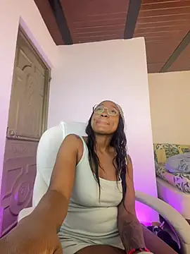 Snapshot of missylsy chatting on July 25, 2:31 am missylsy online show from July 25, 2:31 am