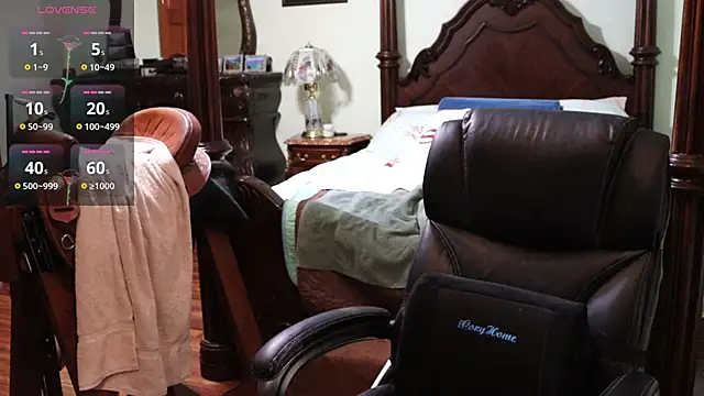 Snapshot of thornburyrose chatting on December 8, 1:56 am thornburyrose online show from December 8, 1:56 am