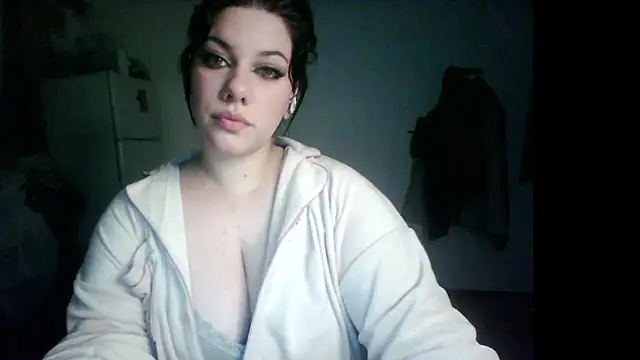 Snapshot of Janefruti chatting on June 14, 12:19 am Janefruti online show from June 14, 12:19 am