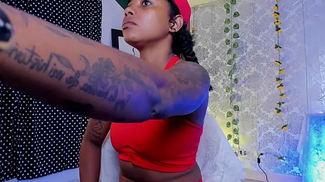 Snapshot of kelly_thomson chatting on February 19, 11:45 pm kelly thomson online show from February 19, 11:45 pm