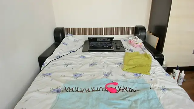 Snapshot of sweet-tinqerbell chatting on September 19, 7:21 am sweet-tinqerbell online show from September 19, 7:21 am