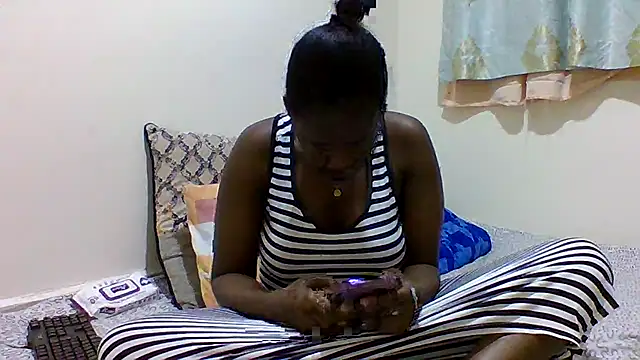 Snapshot of sweetelle09 chatting on May 8, 6:57 pm sweetelle09 online show from May 8, 6:57 pm