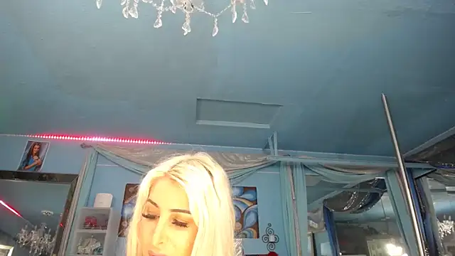 Snapshot of ADRIANNA_FOX chatting on May 2, 10:31 am ADRIANNA FOX online show from May 2, 10:31 am