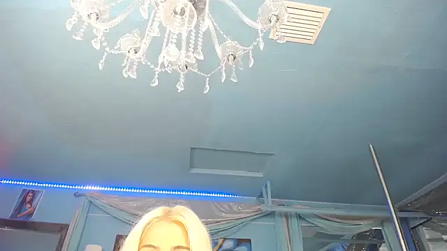 Snapshot of ADRIANNA_FOX chatting on July 13, 7:33 am ADRIANNA FOX online show from July 13, 7:33 am