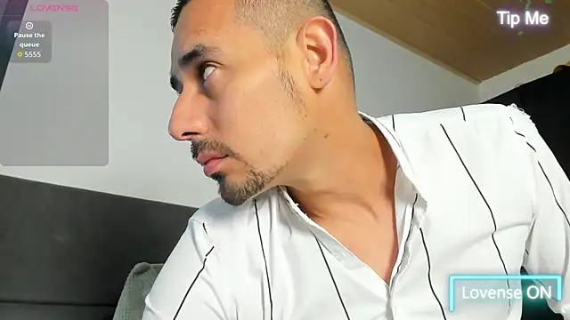 Snapshot of jhonyalzate2 chatting on April 28, 2:27 am jhonyalzate2 online show from April 28, 2:27 am