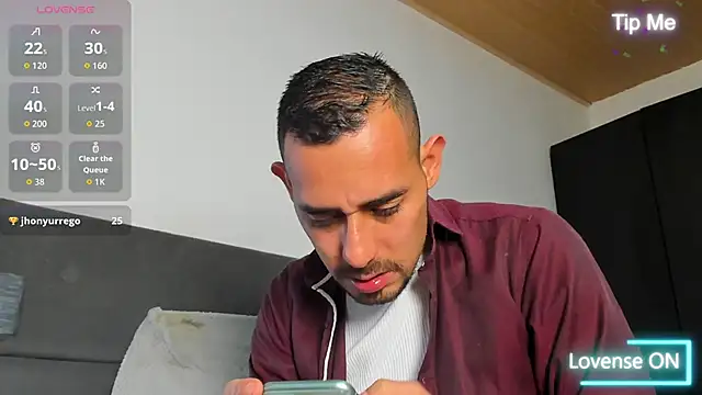 Snapshot of jhonyalzate2 chatting on May 28, 1:14 am jhonyalzate2 online show from May 28, 1:14 am