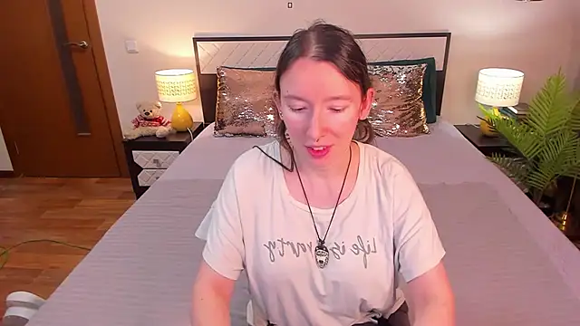 Snapshot of CatherineWalls chatting on May 11, 4:40 am CatherineWalls online show from May 11, 4:40 am