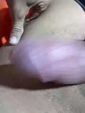 Snapshot of Lachuchaenlacara1988 chatting on December 30, 12:32 am Lachuchaenlacara1988 online show from December 30, 12:32 am