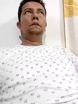 Snapshot of Lachuchaenlacara1988 chatting on February 1, 2:47 am Lachuchaenlacara1988 online show from February 1, 2:47 am