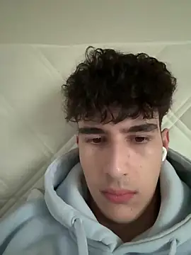 Snapshot of Andrei_992 chatting on November 18, 11:25 am Andrei 992 online show from November 18, 11:25 am