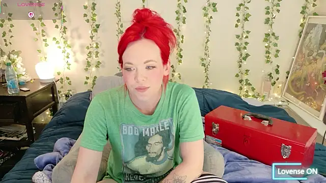 Snapshot of thetinyblue chatting on June 15, 4:42 pm thetinyblue online show from June 15, 4:42 pm